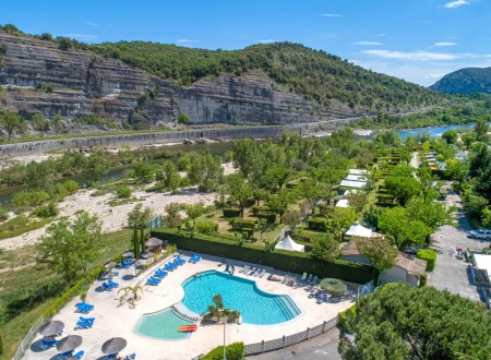 Camping Vallon-Pont-d’Arc avec piscine en Ardèche Sud