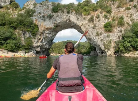 Canoë en Ardèche - Passage sous le Pont d'Arc